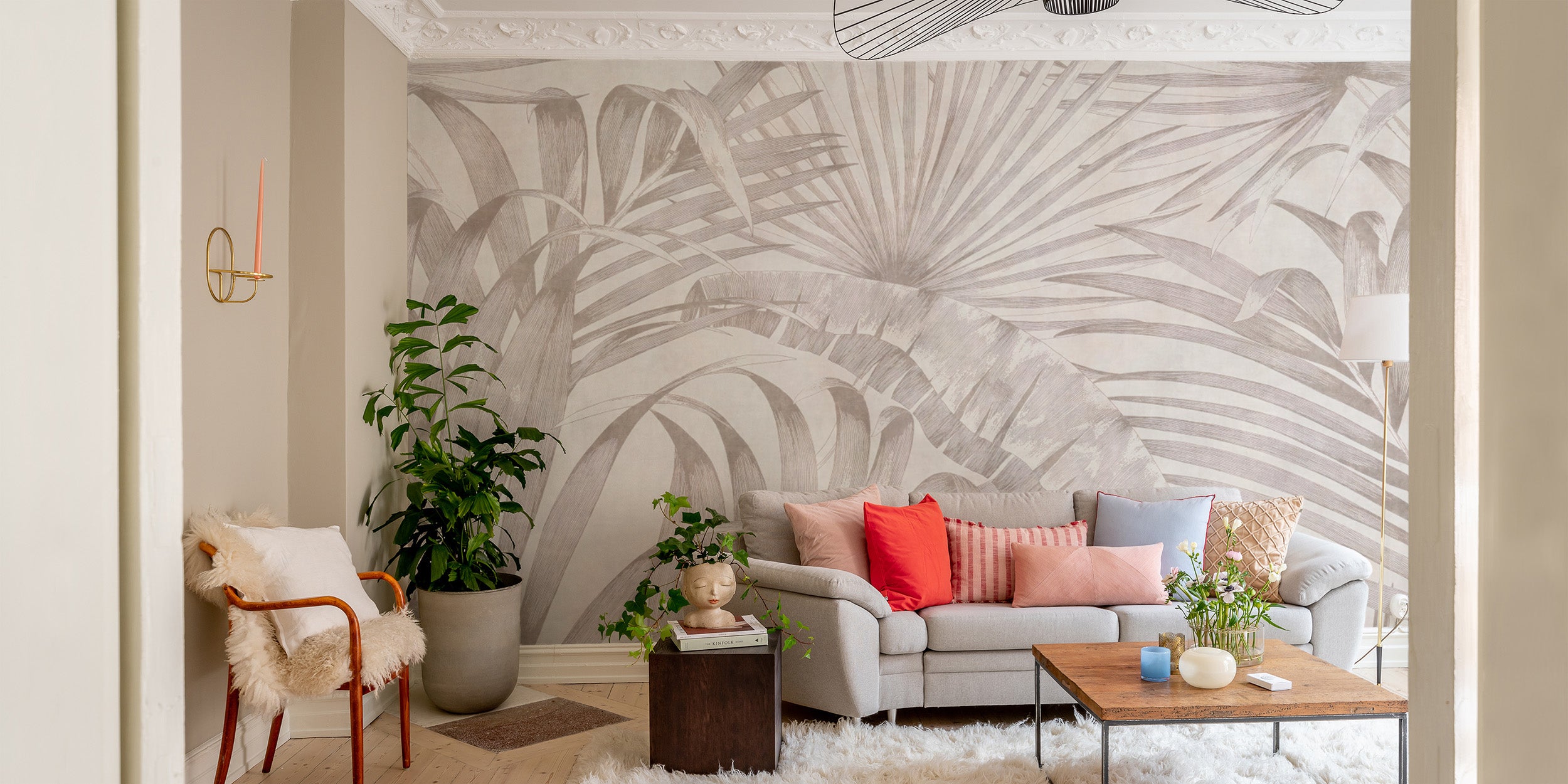 Vintage neutral palm leaf wallpaper for elegant decor
