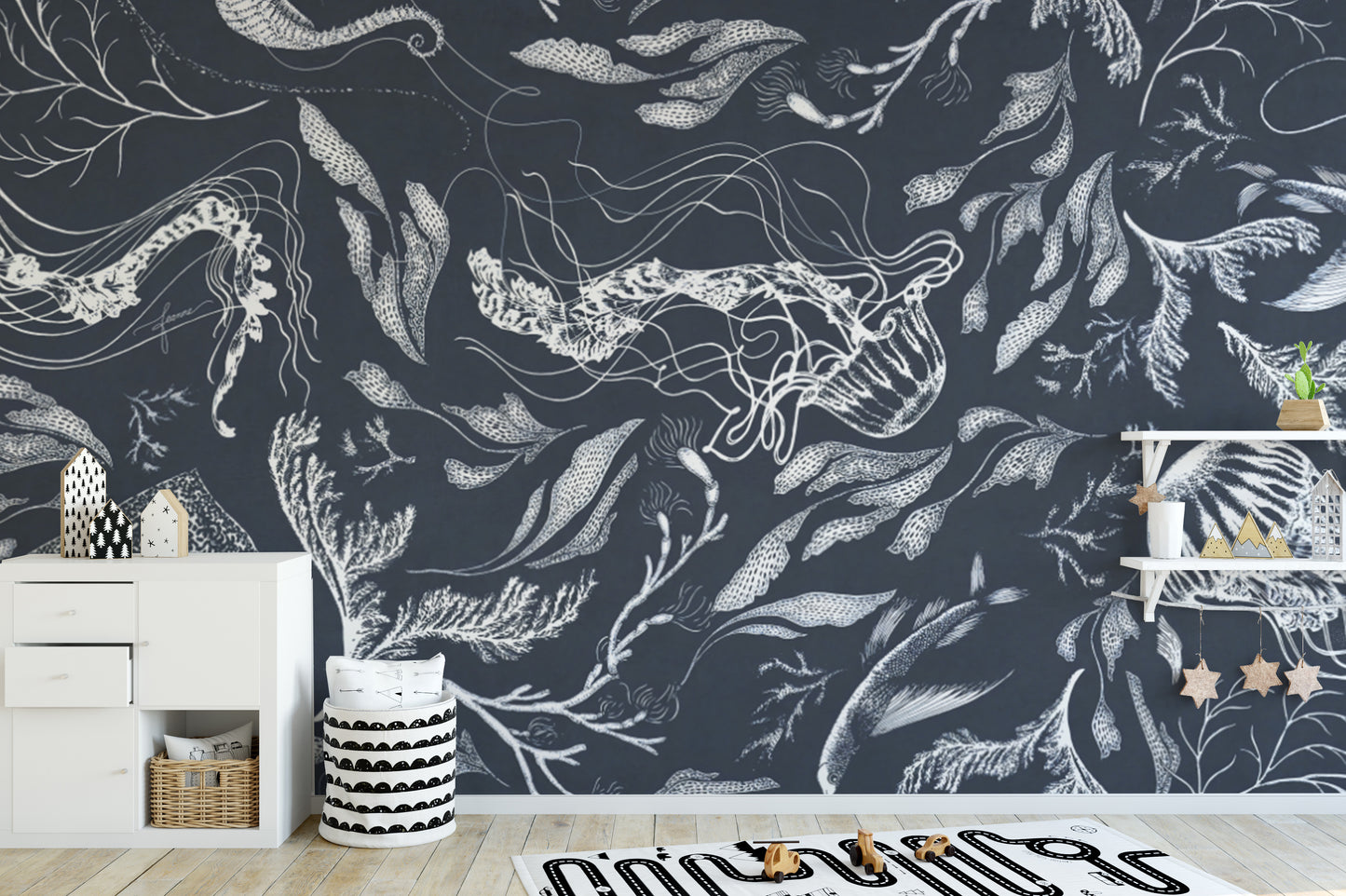 Elegant navy marine life wallpaper with jellyfish and sea creatures.
