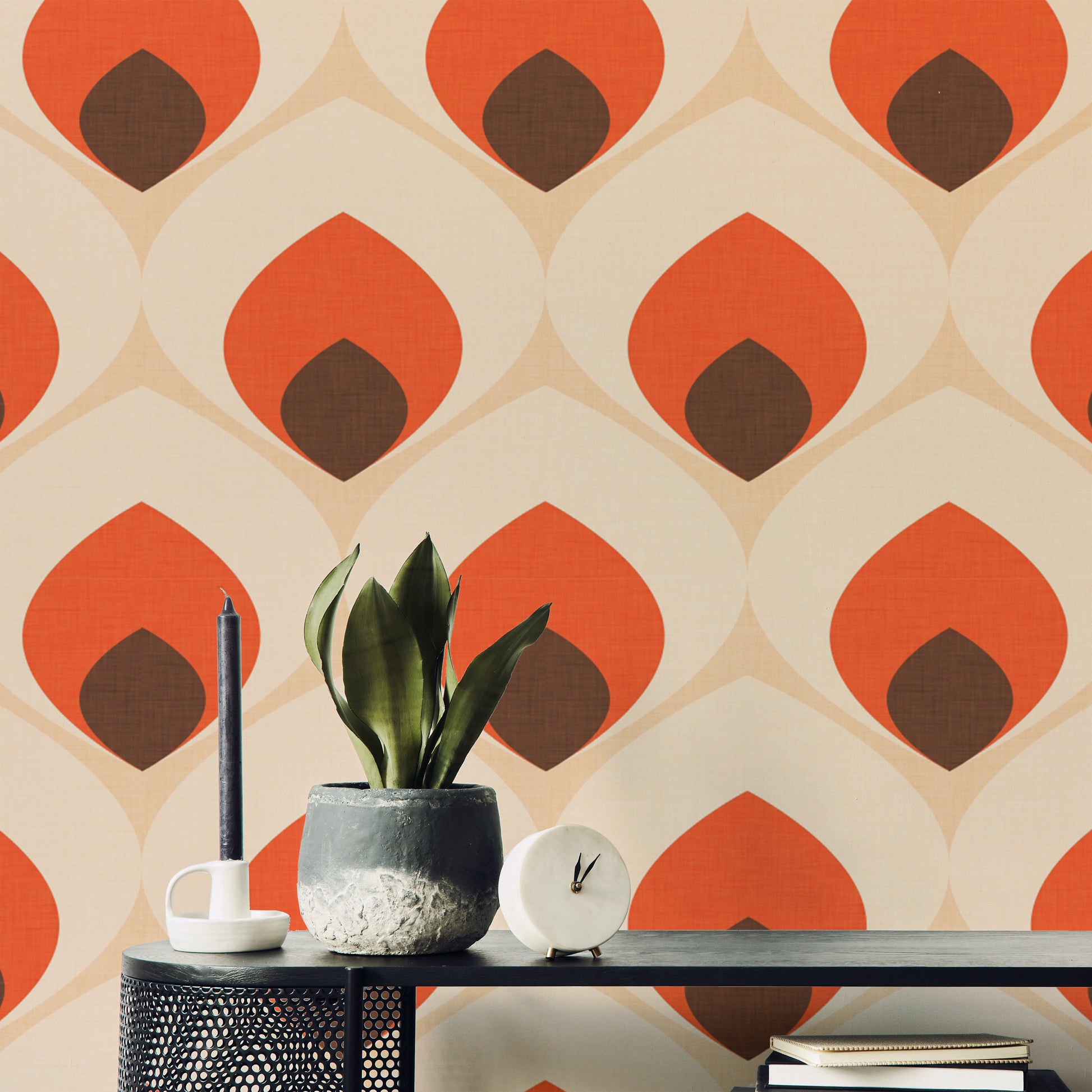 Mid-century ogee pattern pearl wallpaper
