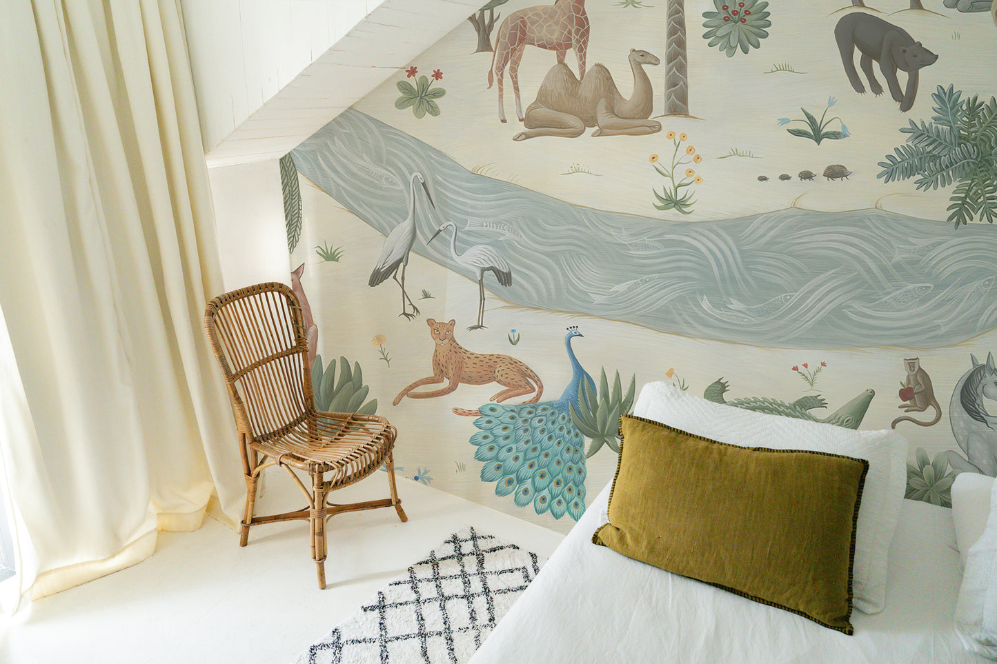 Playful safari whispers mural for kids’ rooms