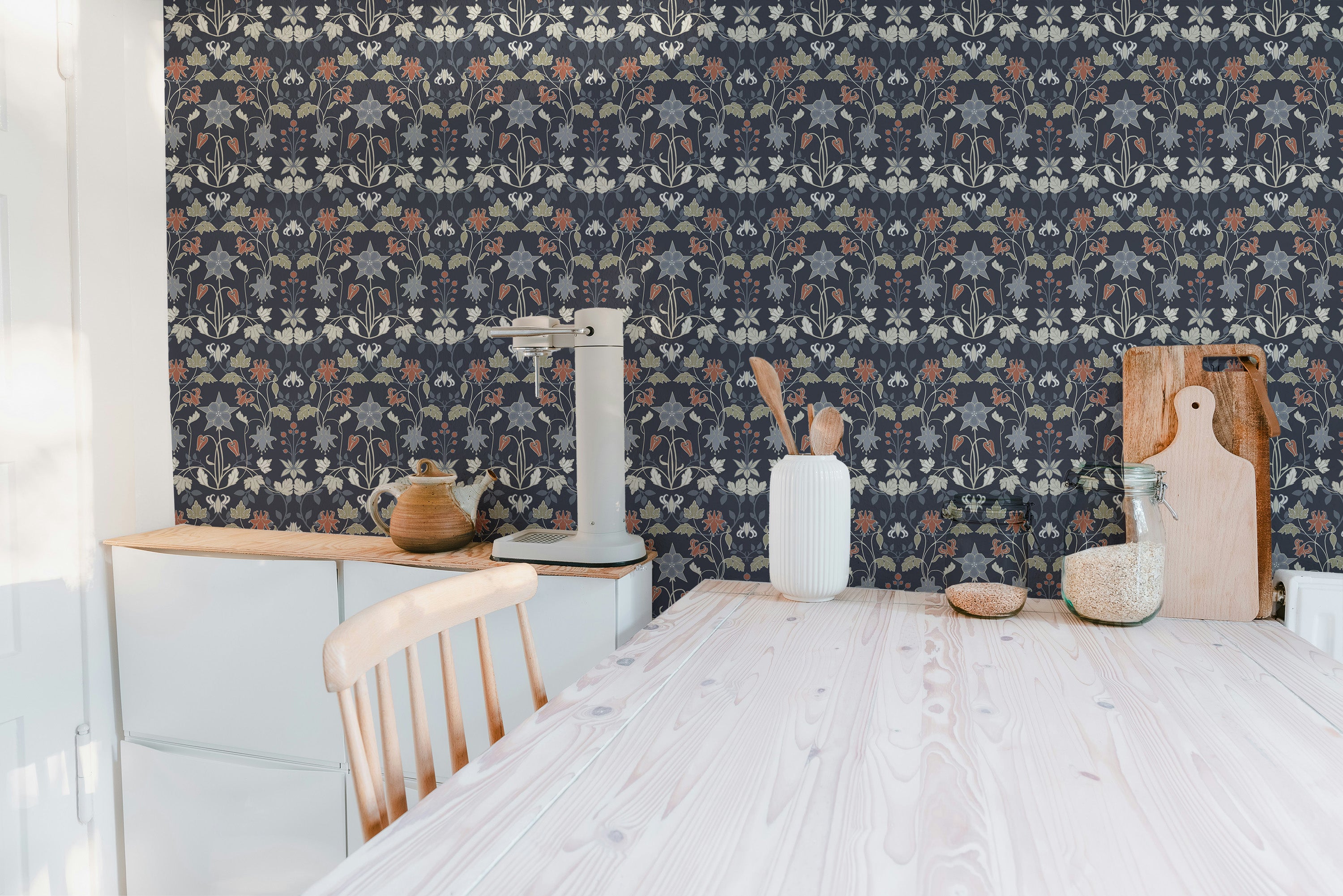 Sophisticated floral wallpaper with Nouveau flair