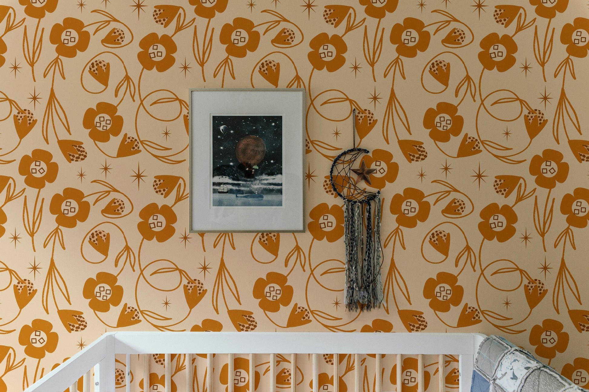 Stylish floral wallpaper in orange tones
