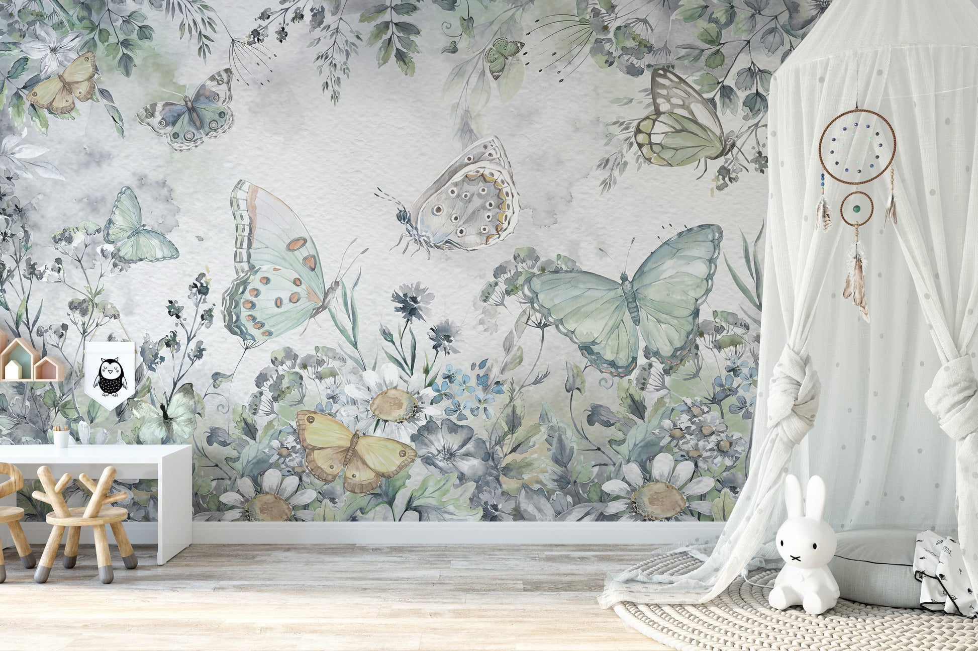 Delicate butterfly wallpaper design