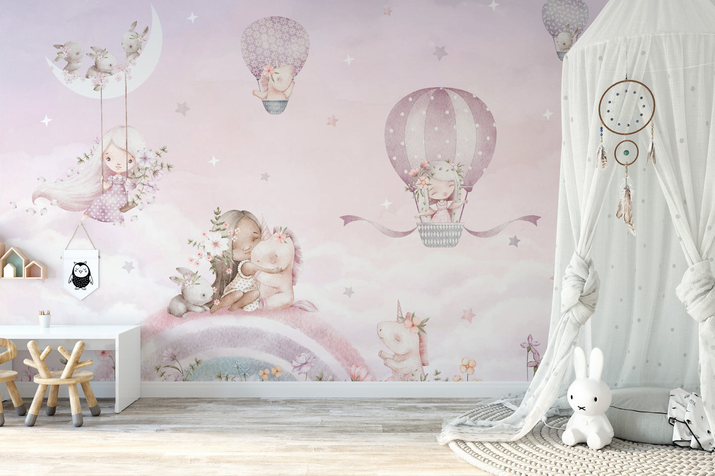 Girls' bedroom wallpaper with floating balloons and unicorns
